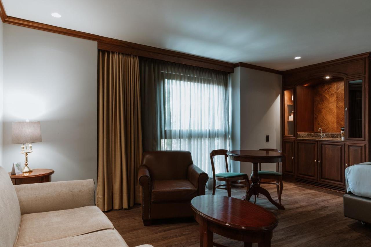 Hotel Park10 Μεντεγίν Εξωτερικό φωτογραφία A suite at the hotel
