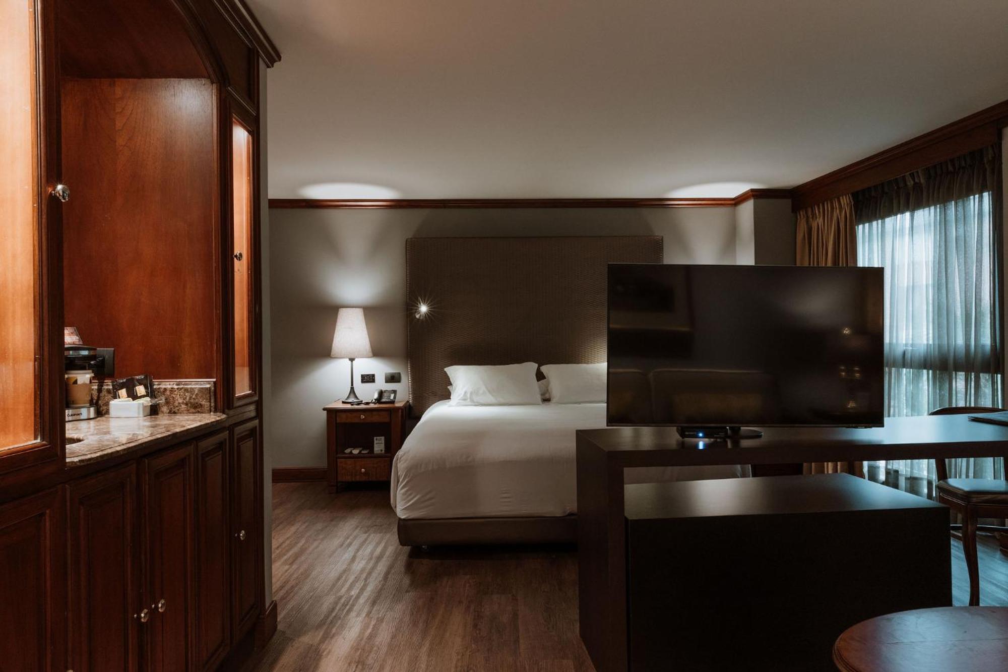 Hotel Park10 Μεντεγίν Εξωτερικό φωτογραφία A room at the hotel