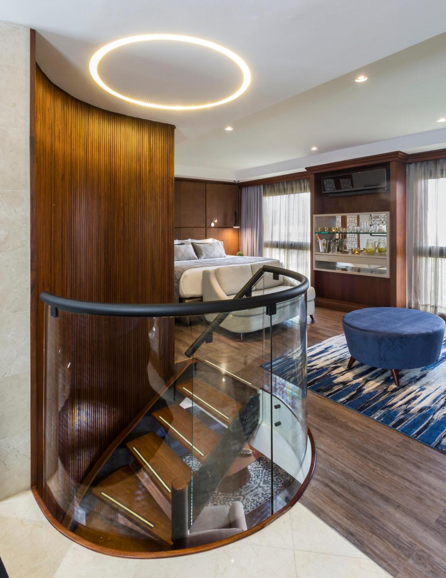 Hotel Park10 Μεντεγίν Εξωτερικό φωτογραφία The interior of a suite on the Regent Seven Seas Mariner