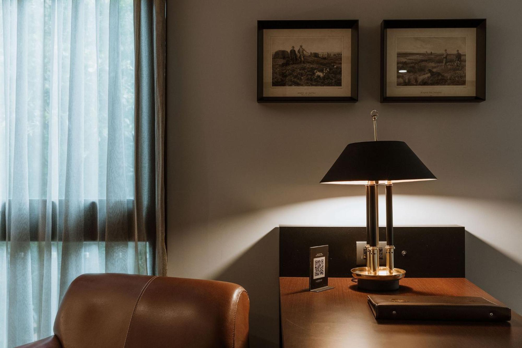 Hotel Park10 Μεντεγίν Εξωτερικό φωτογραφία A table lamp