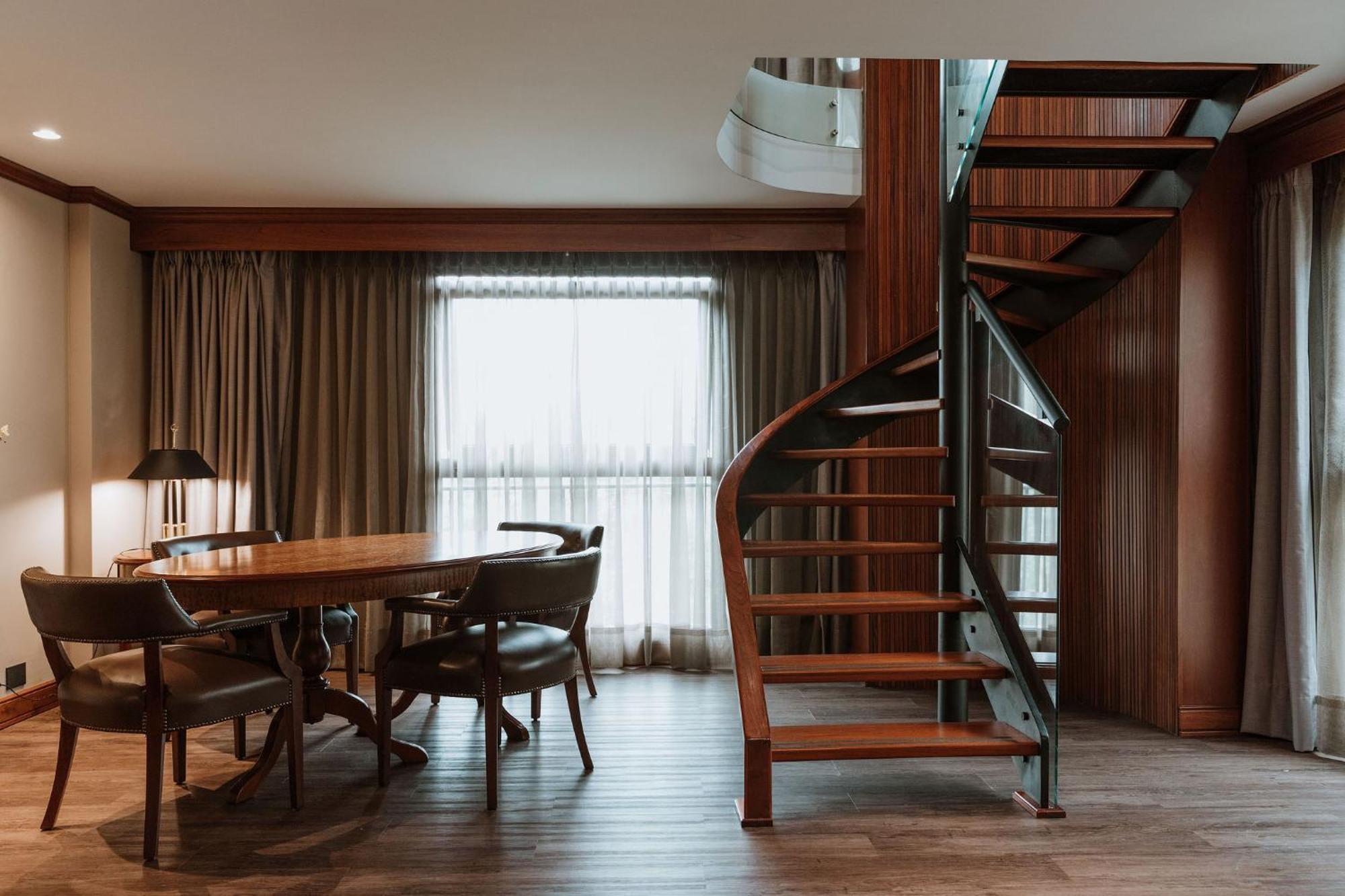 Hotel Park10 Μεντεγίν Εξωτερικό φωτογραφία A spiral staircase in a hotel