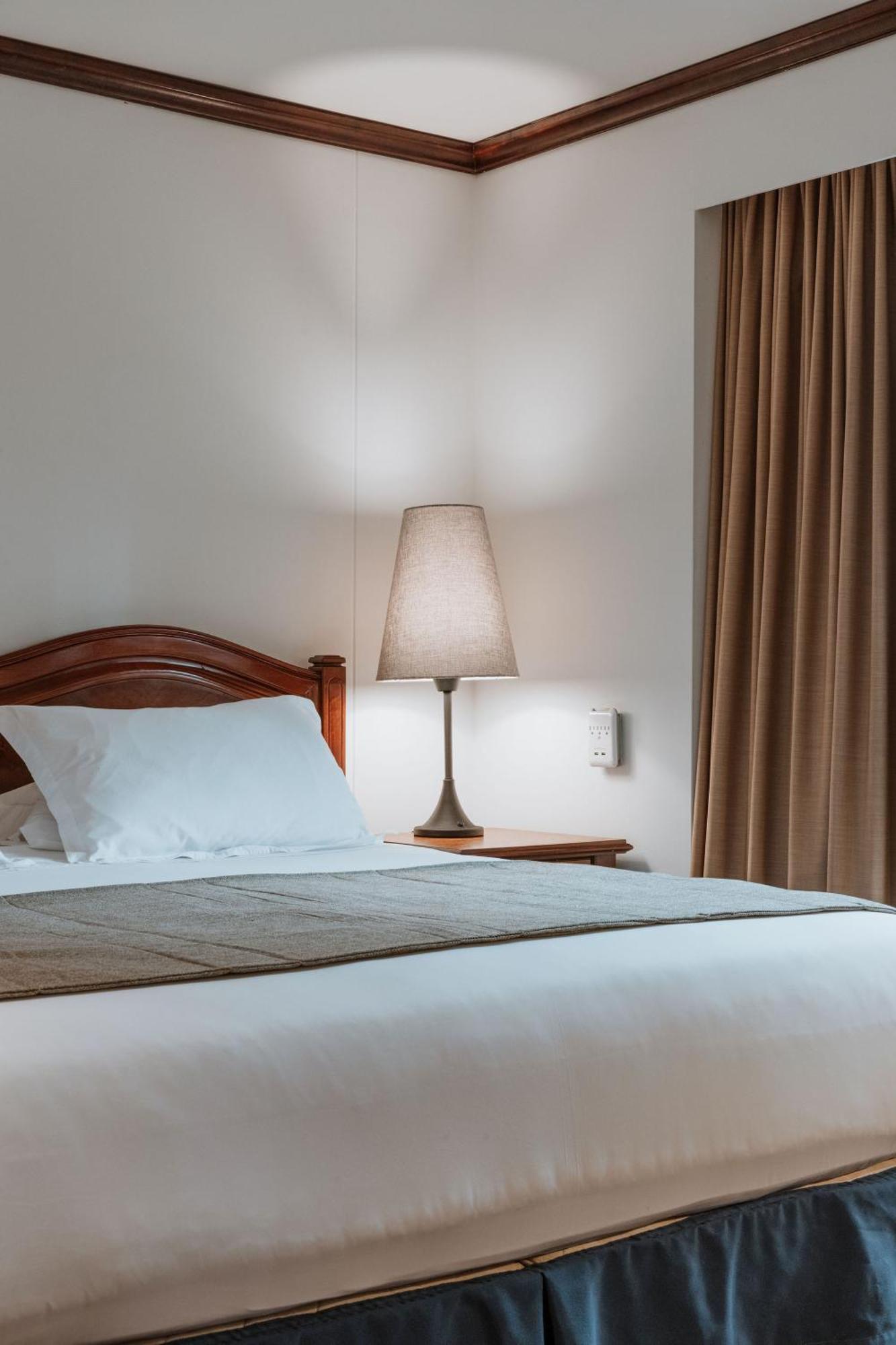 Hotel Park10 Μεντεγίν Εξωτερικό φωτογραφία A light sensor switch